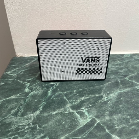 Limited edition vans Bluetooth speaker - Picture 1 of 2